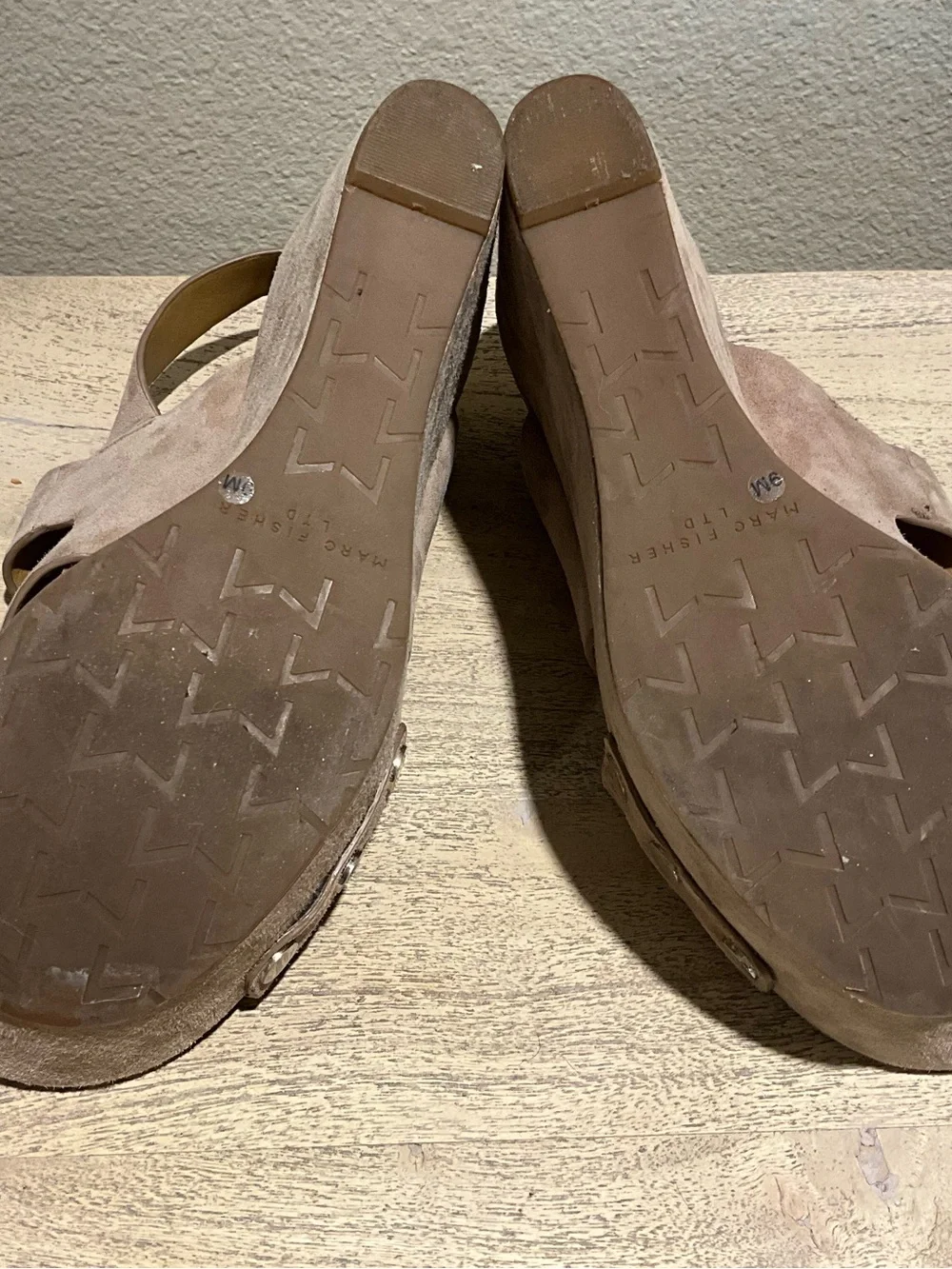 Marc Fisher Bianca Tan Beige Suede Platform Wedge Sandals Size 9